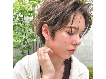 i044896249_349-262-1 センターパートショートにハイライトグレージュ_20200318_1