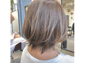 i043959418_349-262-1 伸ばしかけショートボブにハイライトグレージュ_20200219_1