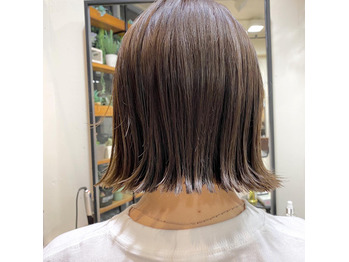 切りっぱなしボブにミルキーで透明感カラーはいかが？_20200517_1