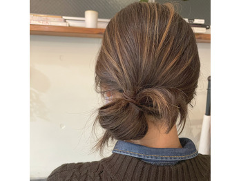 まとめ髪には外国人風のハイライトが！_20210122_1