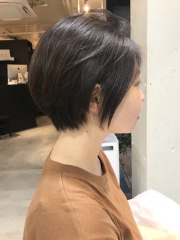 スッキリ軽めのショートスタイル！_20200810_1