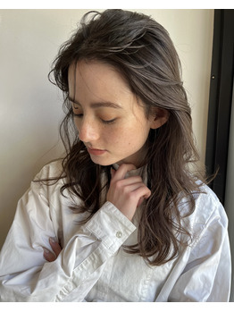 肌馴染みのいい上品なベージュシャドウ◎_20220304_1