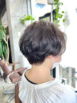 癖毛を活かしたショート×アッシュグレー_20220428_1
