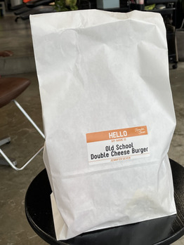 オススメハンバーガー屋さん！_20221112_1