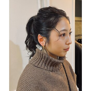 シンプルだけど今っぽいヘアアレンジとは！_20221207_1