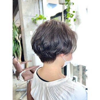 癖毛を活かしたショート×アッシュグレー_20220428_1