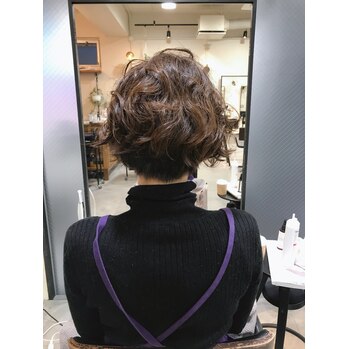 ショートのくるくるパーマが可愛い！_20201217_2