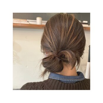 まとめ髪には外国人風のハイライトが！_20210122_1