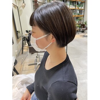 i057286325-1 短めのパッツンが可愛い大人ボブ_20210321_2