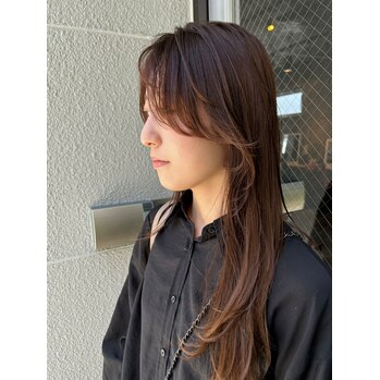 i090701350 顔まわりレイヤーロングスタイル_20230731_1