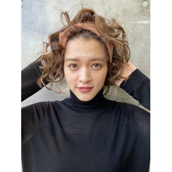 オシャレな強めのくるくるパーマもオススメ！_20201220_2