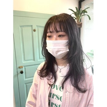 ロングウルフ軽め　グレージュヘア_20220325_1