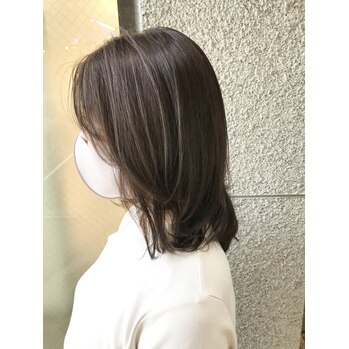 細めのハイライトで作る上品なベージュブラウン_20200814_1