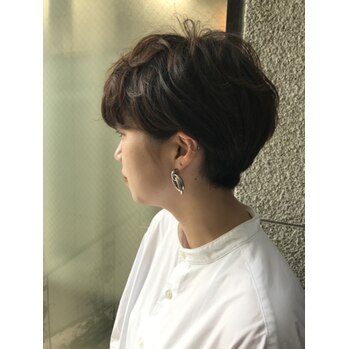 i051762993 ふわふわのショートのパーマスタイル_20201020_1