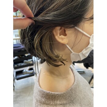 オリーブベージュのイヤリングカラー_20210312_1