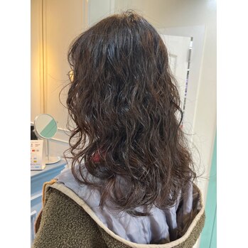 i081113917 くりくりパーマに合うスタイリング剤◎_20221205_1